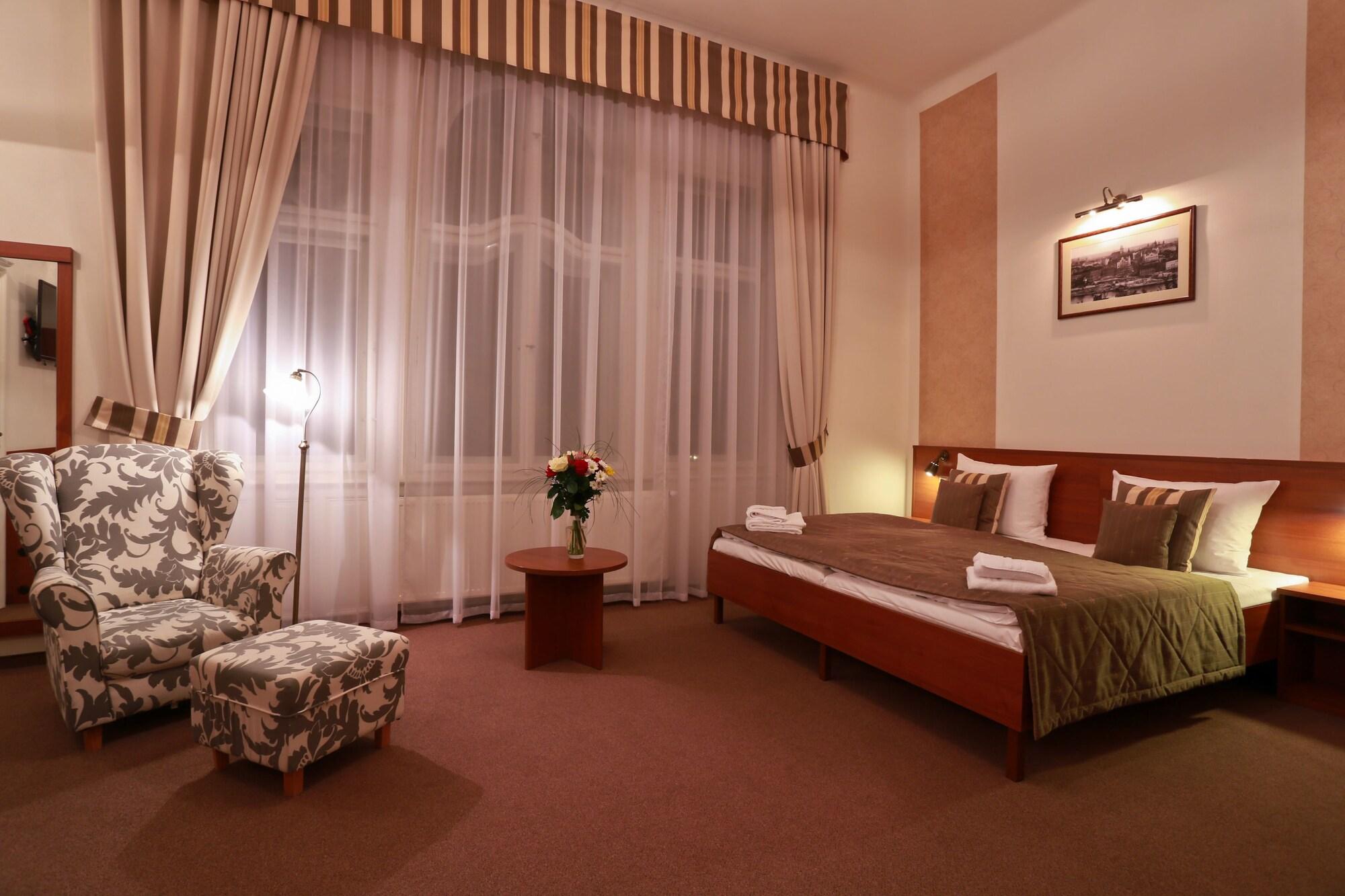 Hotel Svaty Jan ปราก ภายนอก รูปภาพ