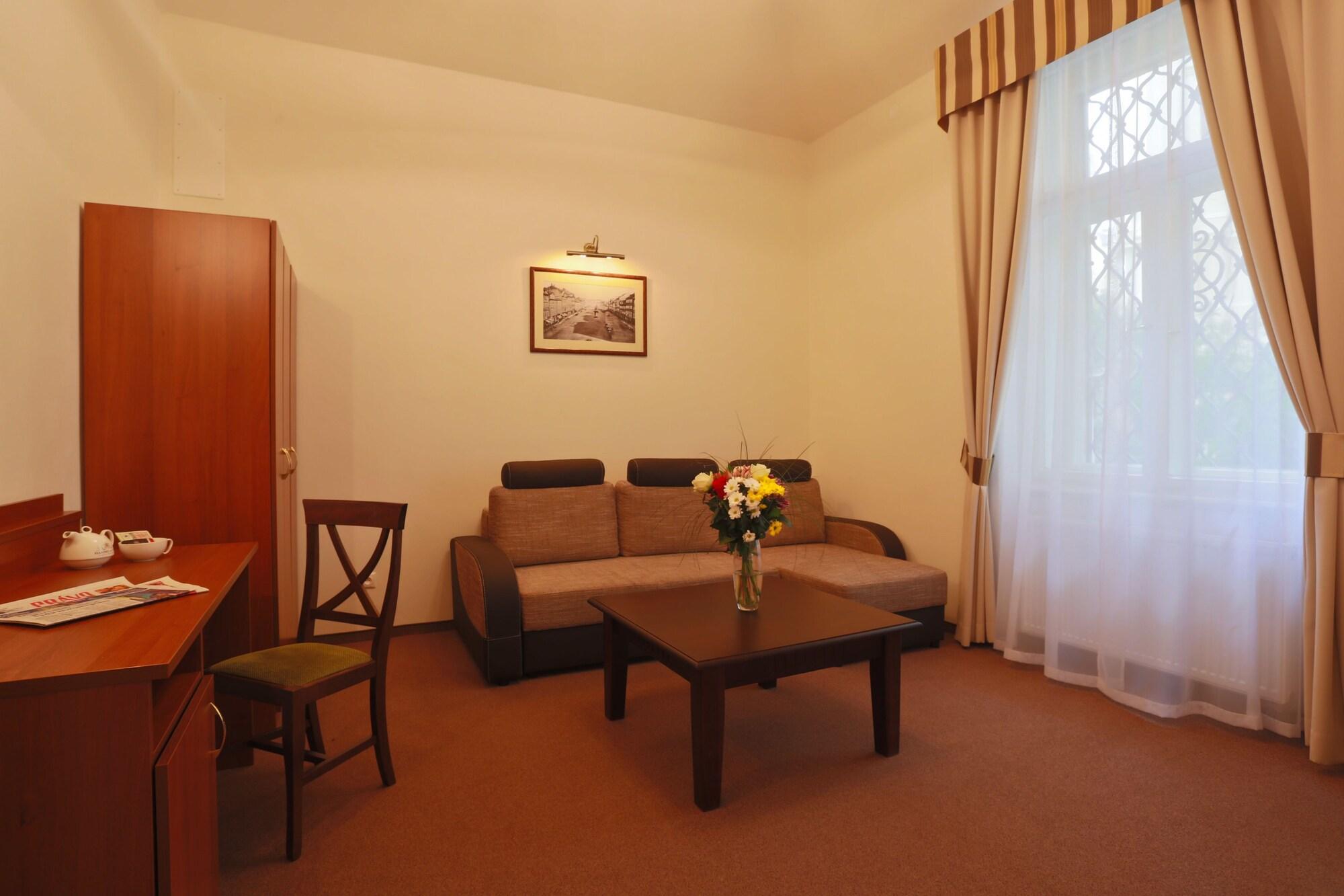 Hotel Svaty Jan ปราก ภายนอก รูปภาพ