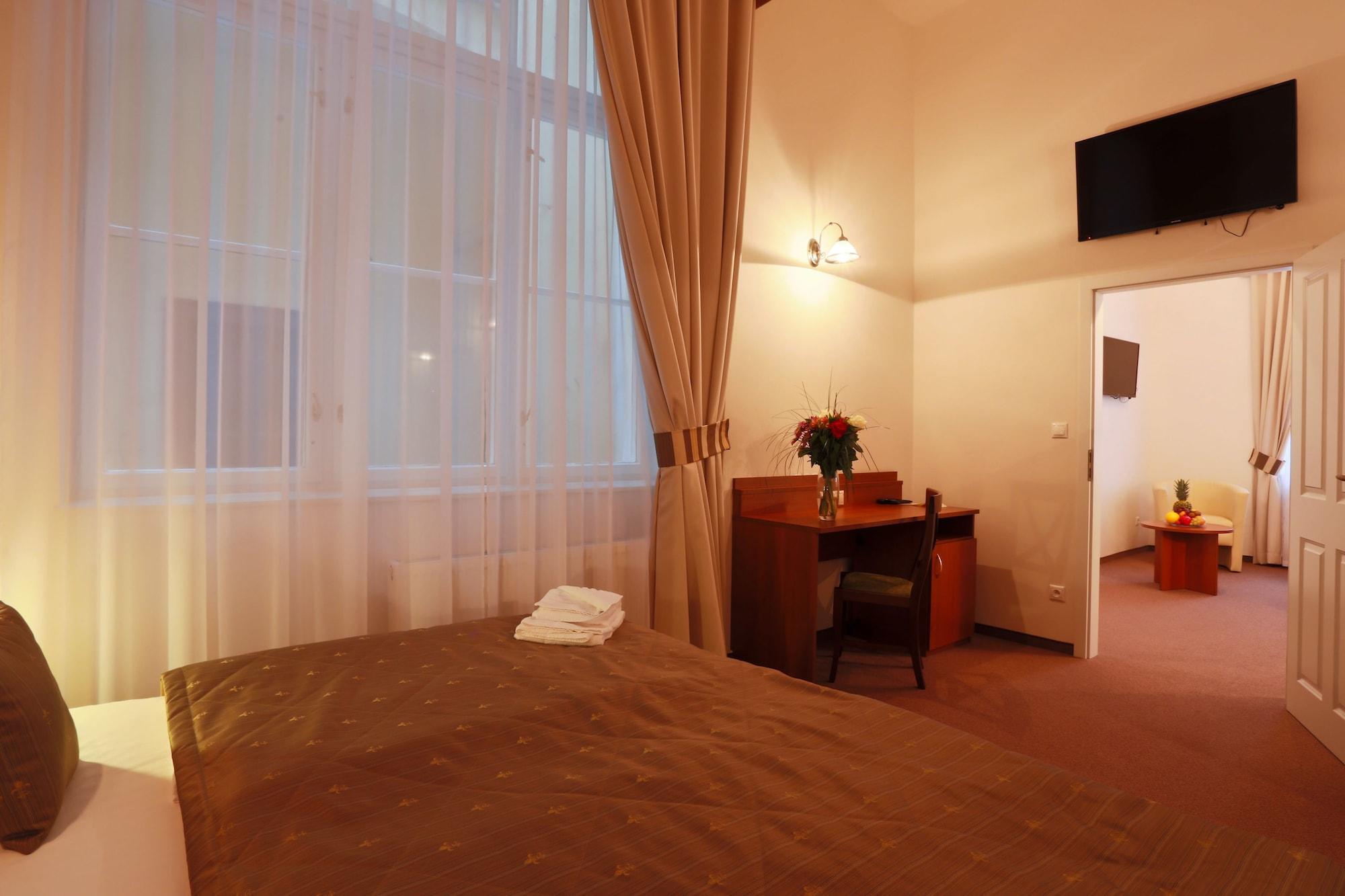 Hotel Svaty Jan ปราก ภายนอก รูปภาพ