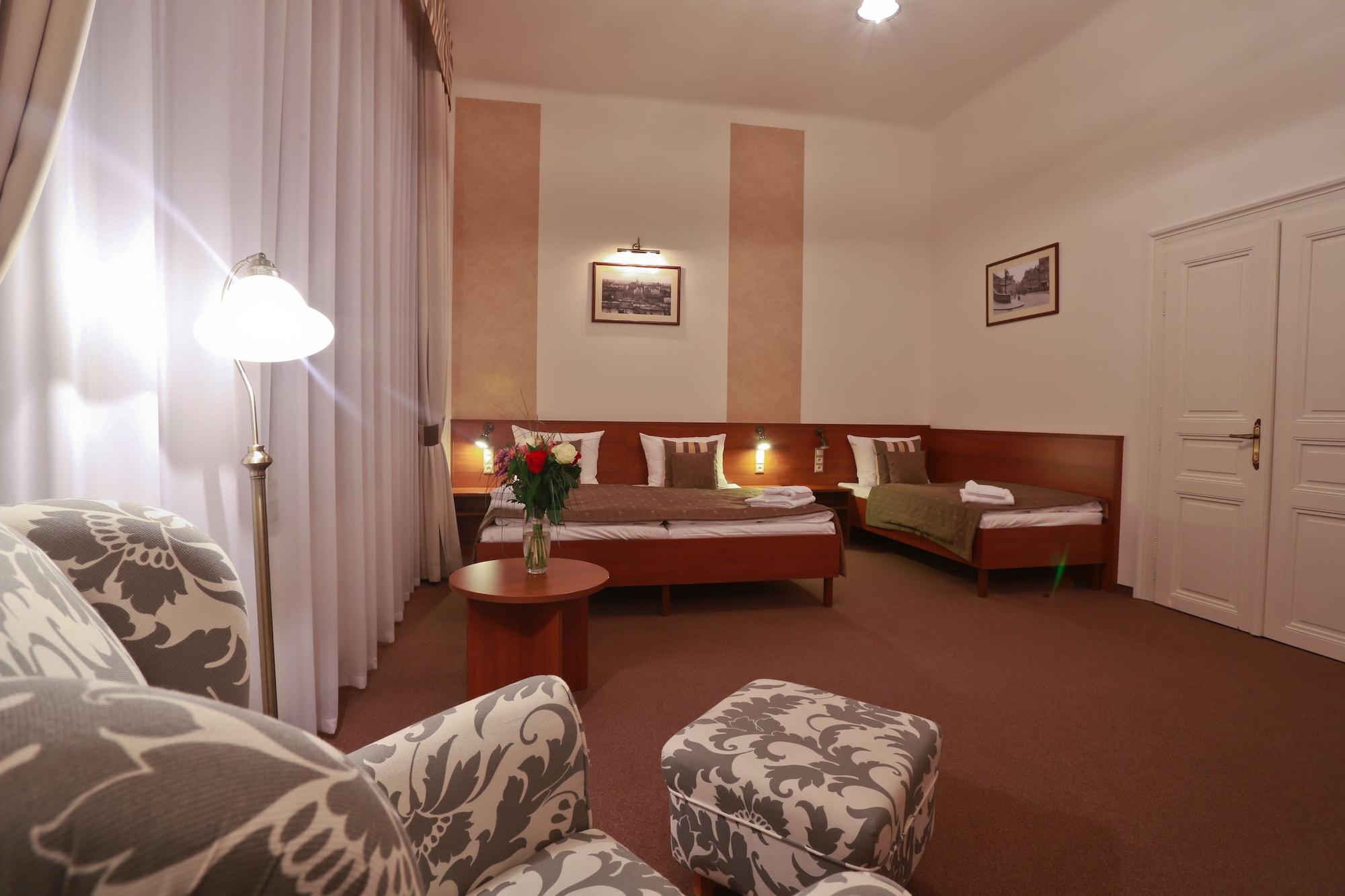 Hotel Svaty Jan ปราก ภายนอก รูปภาพ