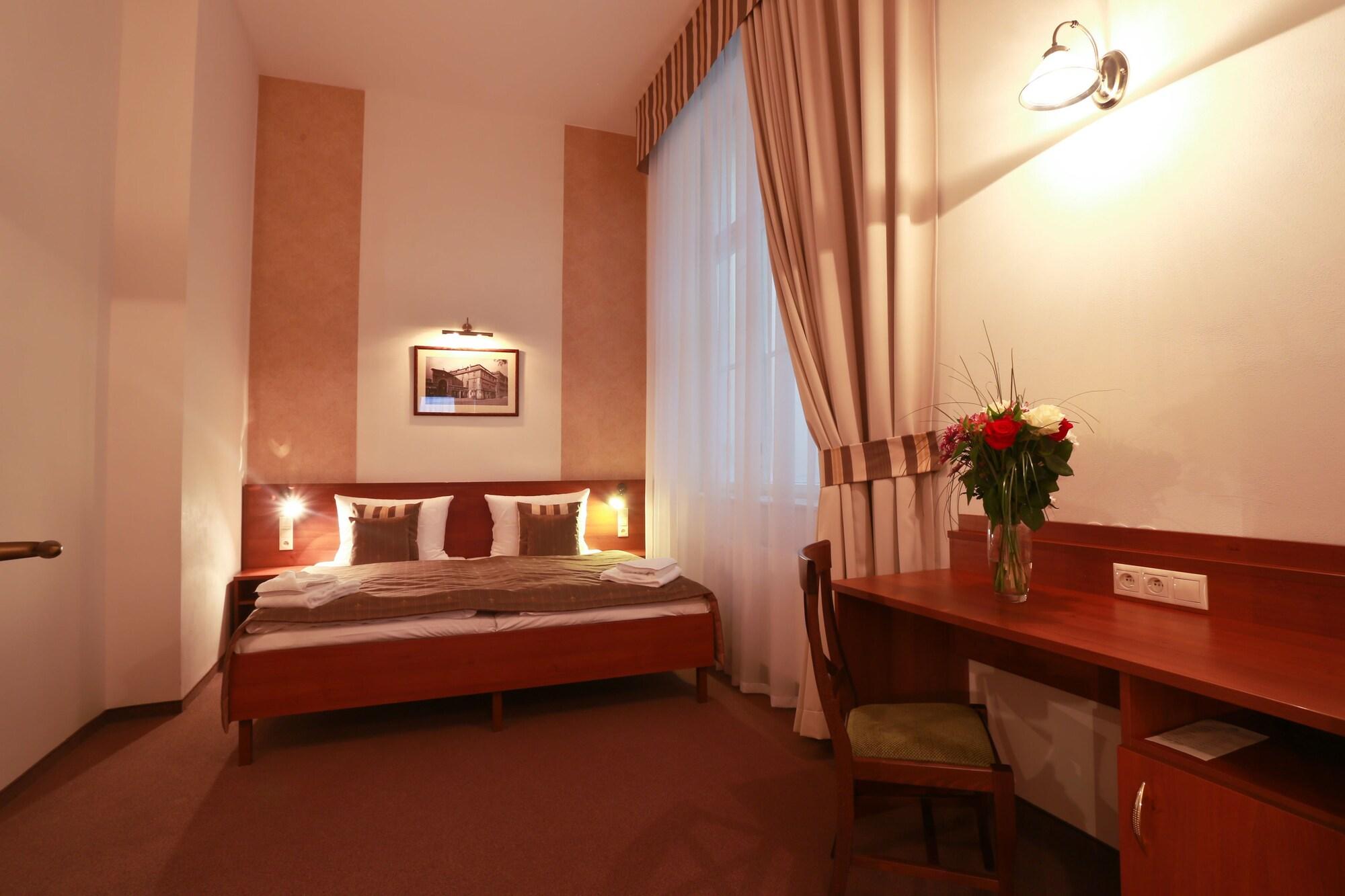Hotel Svaty Jan ปราก ภายนอก รูปภาพ