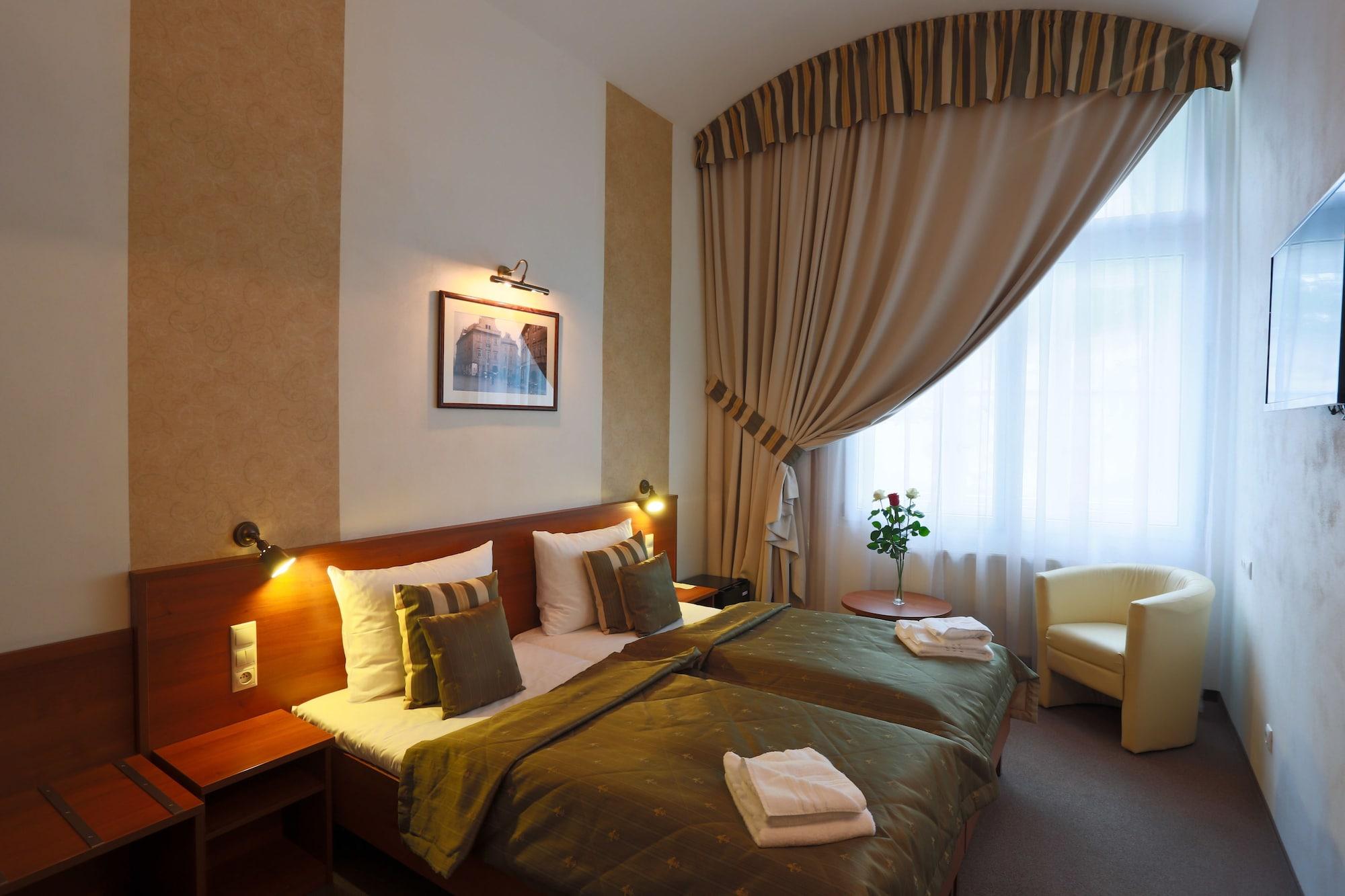 Hotel Svaty Jan ปราก ภายนอก รูปภาพ