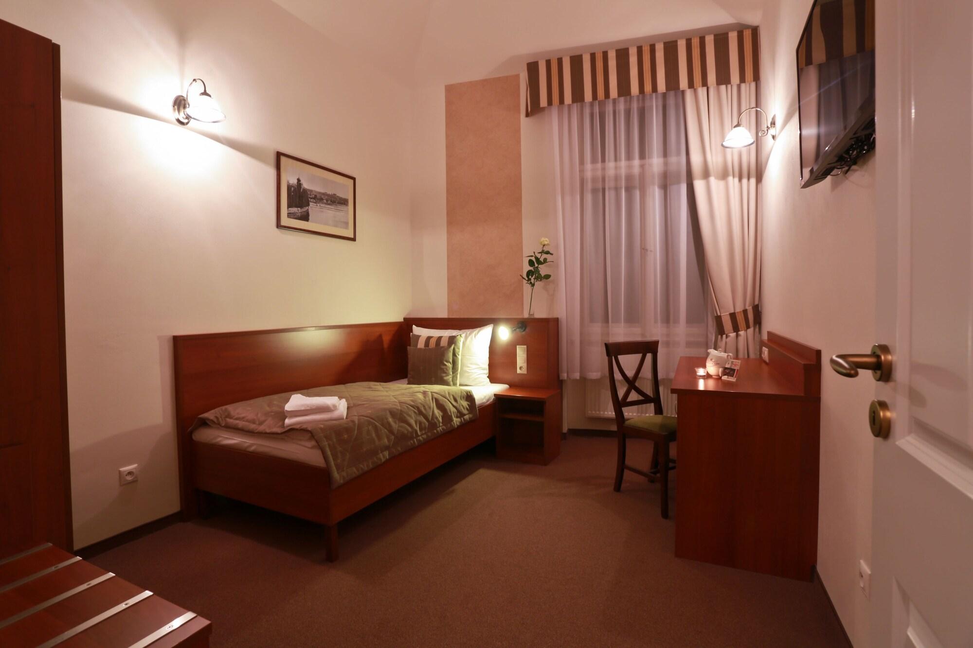 Hotel Svaty Jan ปราก ภายนอก รูปภาพ