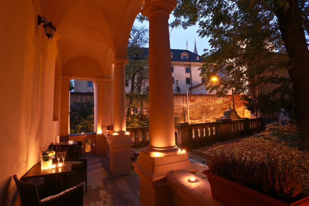 Hotel Svaty Jan ปราก ภายนอก รูปภาพ